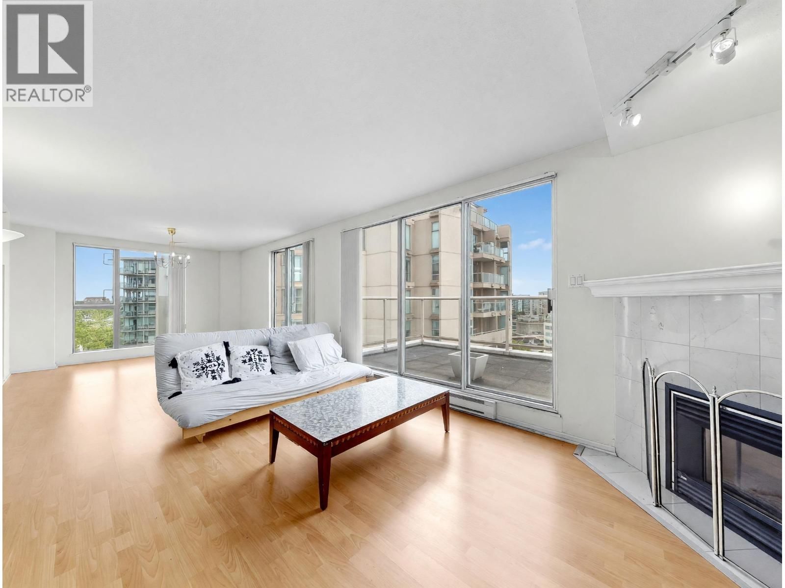 8246 LANSDOWNE Road, Richmond, British Columbia V6X 3Y4