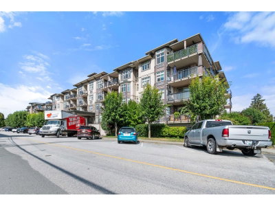 45893 CHESTERFIELD Avenue | Chilliwack British Columbia | Slide Image One