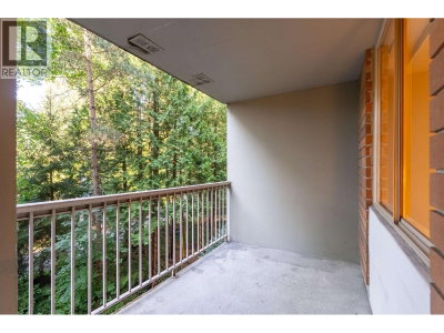 2012 FULLERTON Avenue | North Vancouver British Columbia | Slide Image Thirteen