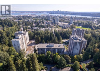 2012 FULLERTON Avenue | North Vancouver British Columbia | Slide Image Twenty-six