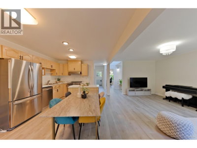2512 BURIAN Drive | Coquitlam British Columbia | Slide Image Nine