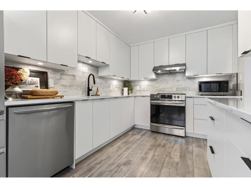46350 CESSNA Drive Chilliwack British Columbia, V2P 7W3 - 2 Bedrooms Condo For Sale