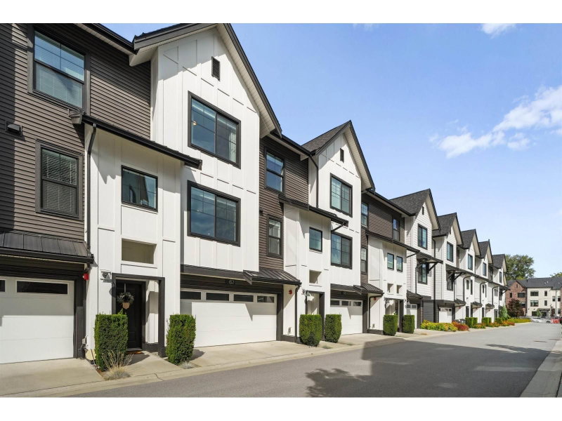 7967 197 Street Langley British Columbia, V2Y 3P1 - 3 Bedrooms Condo For Sale