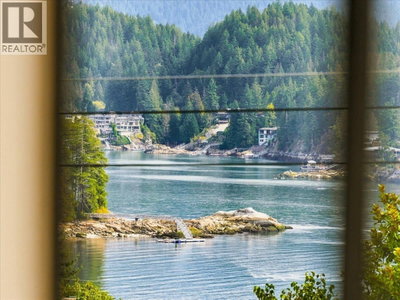 787 ROSLYN Boulevard | North Vancouver British Columbia | Slide Image Twenty-two