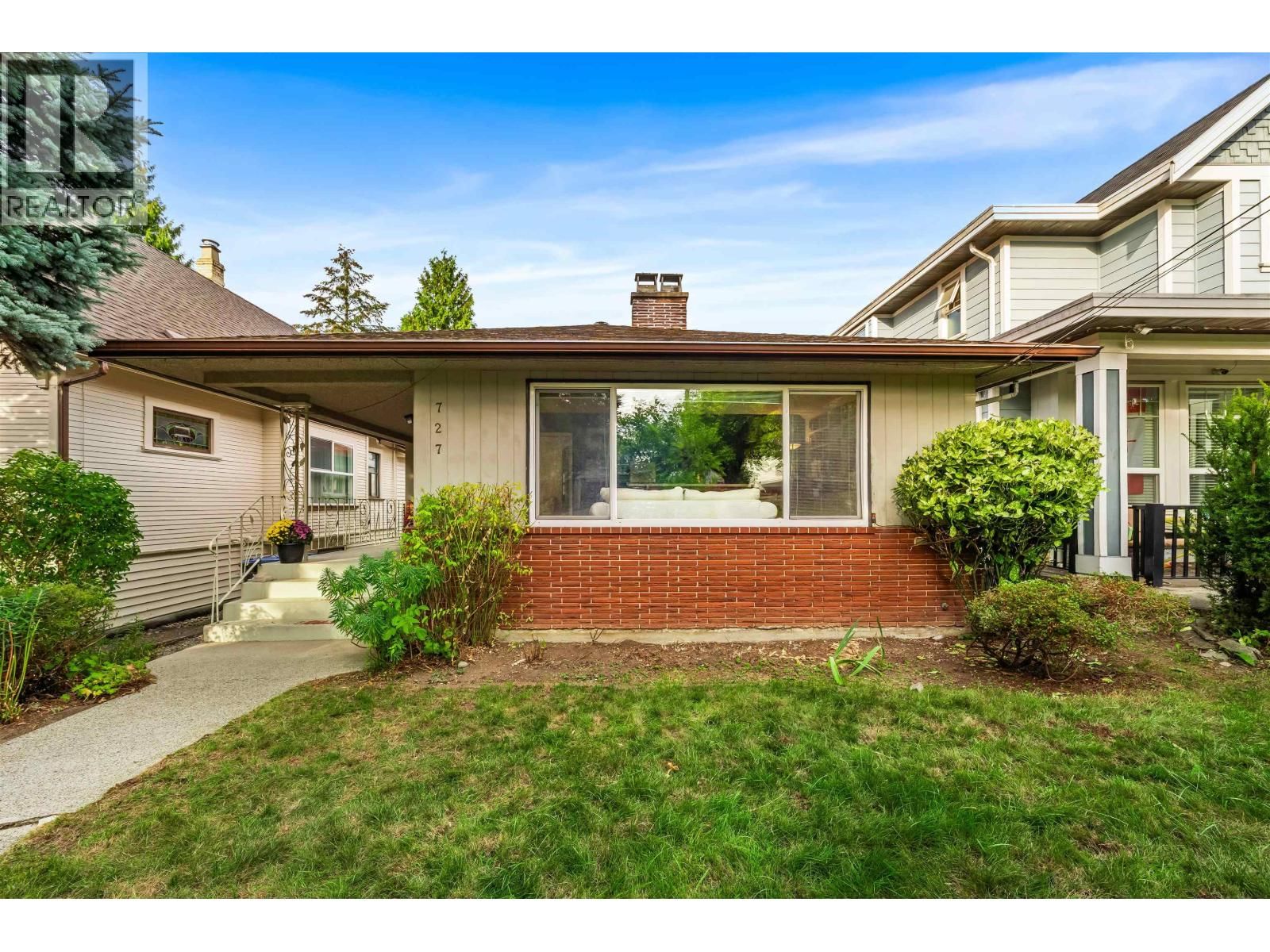 727 SECOND STREET, New Westminster, British Columbia V3L 2N1