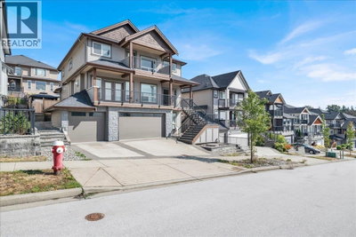 10154 247 Street | Maple Ridge British Columbia | Slide Image Three
