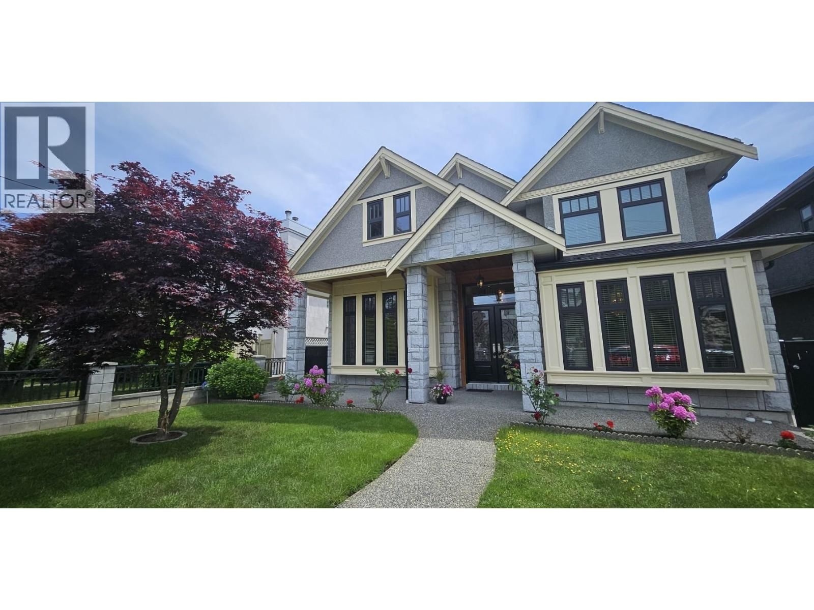 1010 EDINBURGH Street, New Westminster, British Columbia V3M 2V5