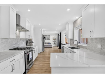 6323 171A Street | Surrey British Columbia | Slide Image Ten