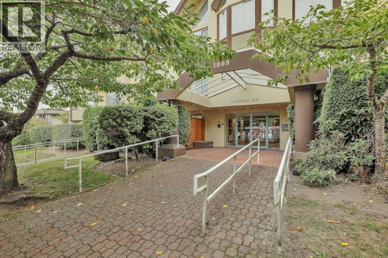 1009 HOWAY Street, New Westminster, British Columbia V3M 6R1
