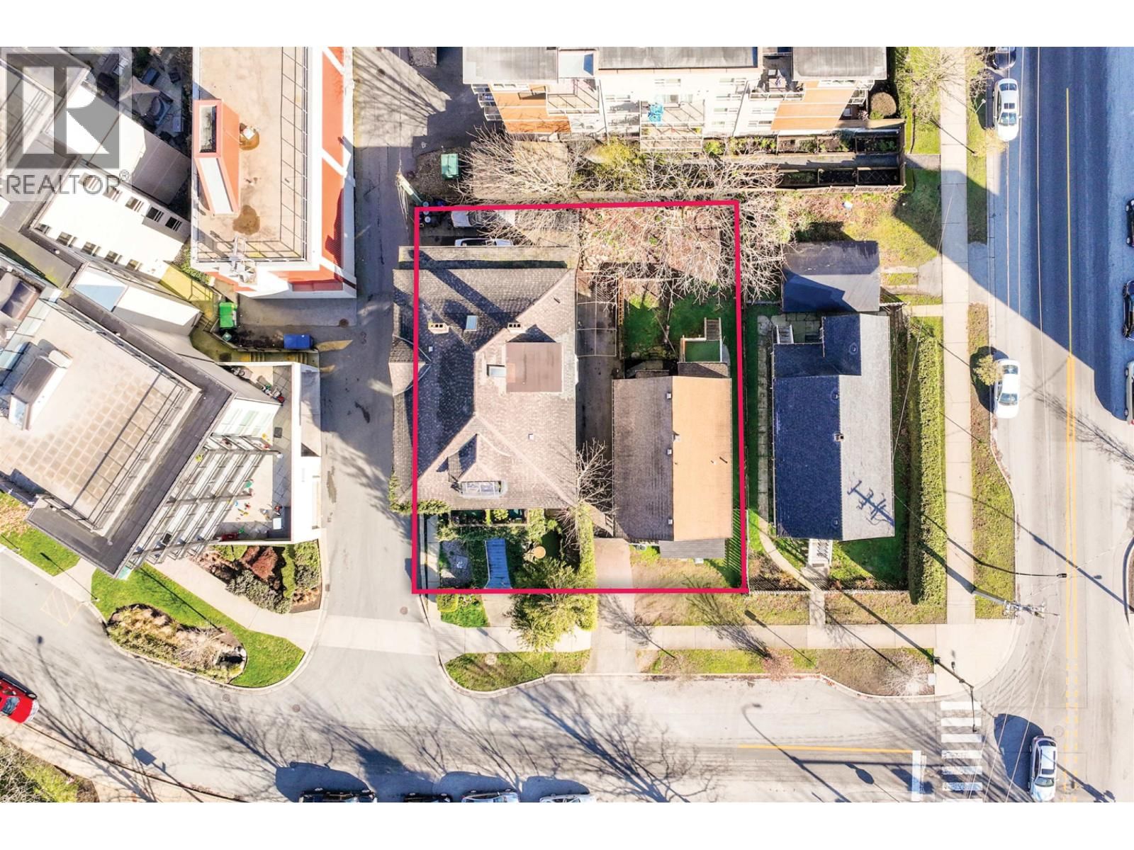 160 164 10TH Street, North Vancouver, British Columbia V7L 2C8