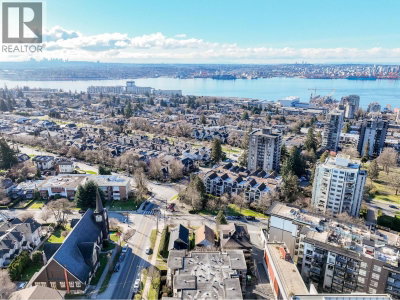 164 10TH Street | North Vancouver British Columbia | Slide Image Twenty-two