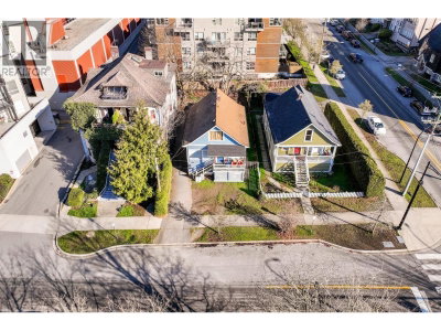 164 10TH Street | North Vancouver British Columbia | Slide Image Four