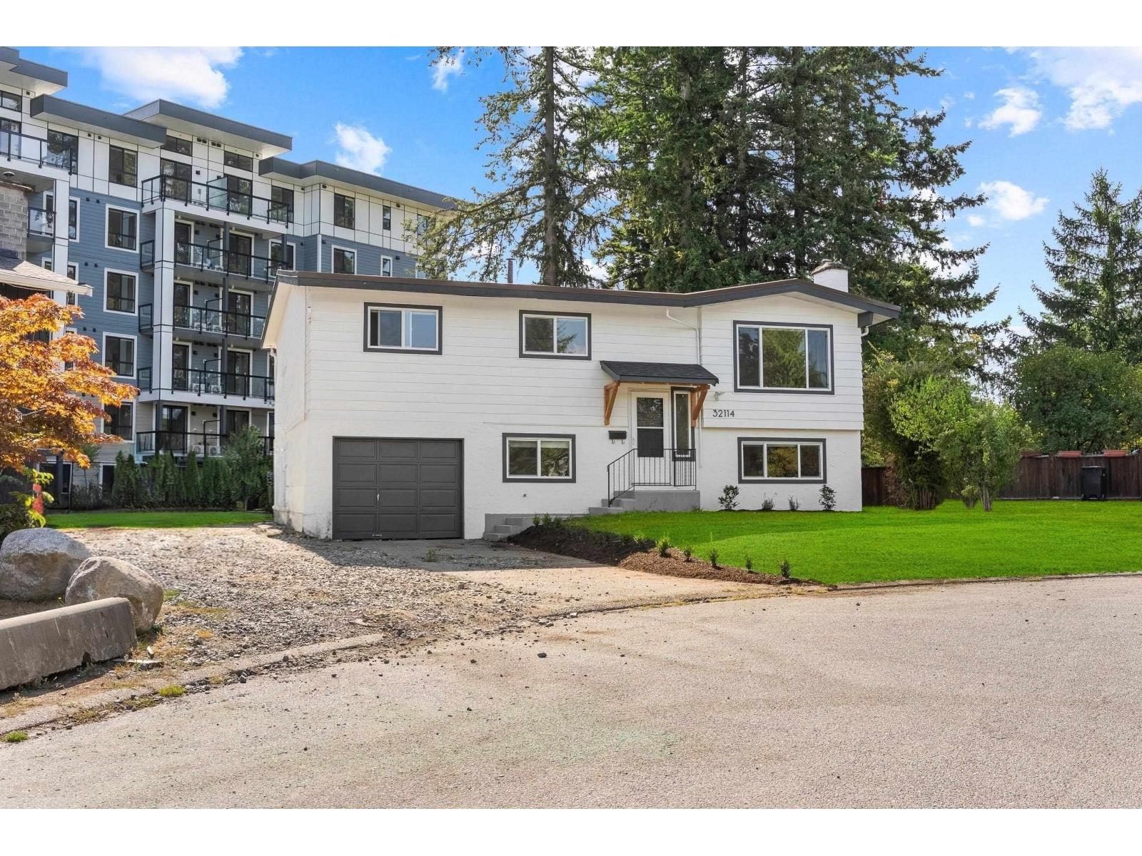 32114 MOUAT Drive, Abbotsford, British Columbia V2T 4G6