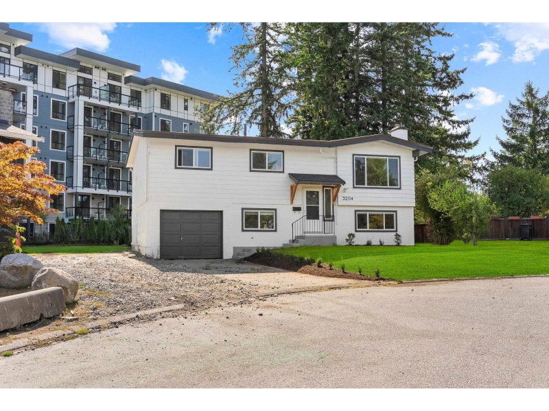32114 MOUAT Drive Abbotsford British Columbia, V2T 4G6 - 5 Bedrooms Home For Sale