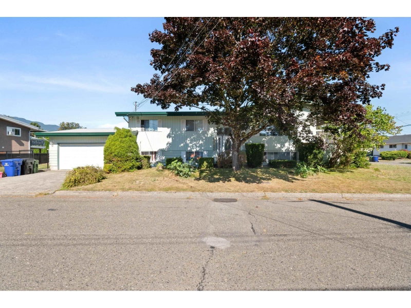 45675 MARSHALL Avenue Chilliwack British Columbia, V2P 6N3 - 5 Bedrooms Home For Sale