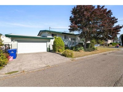 45675 MARSHALL Avenue | Chilliwack British Columbia | Slide Image Two