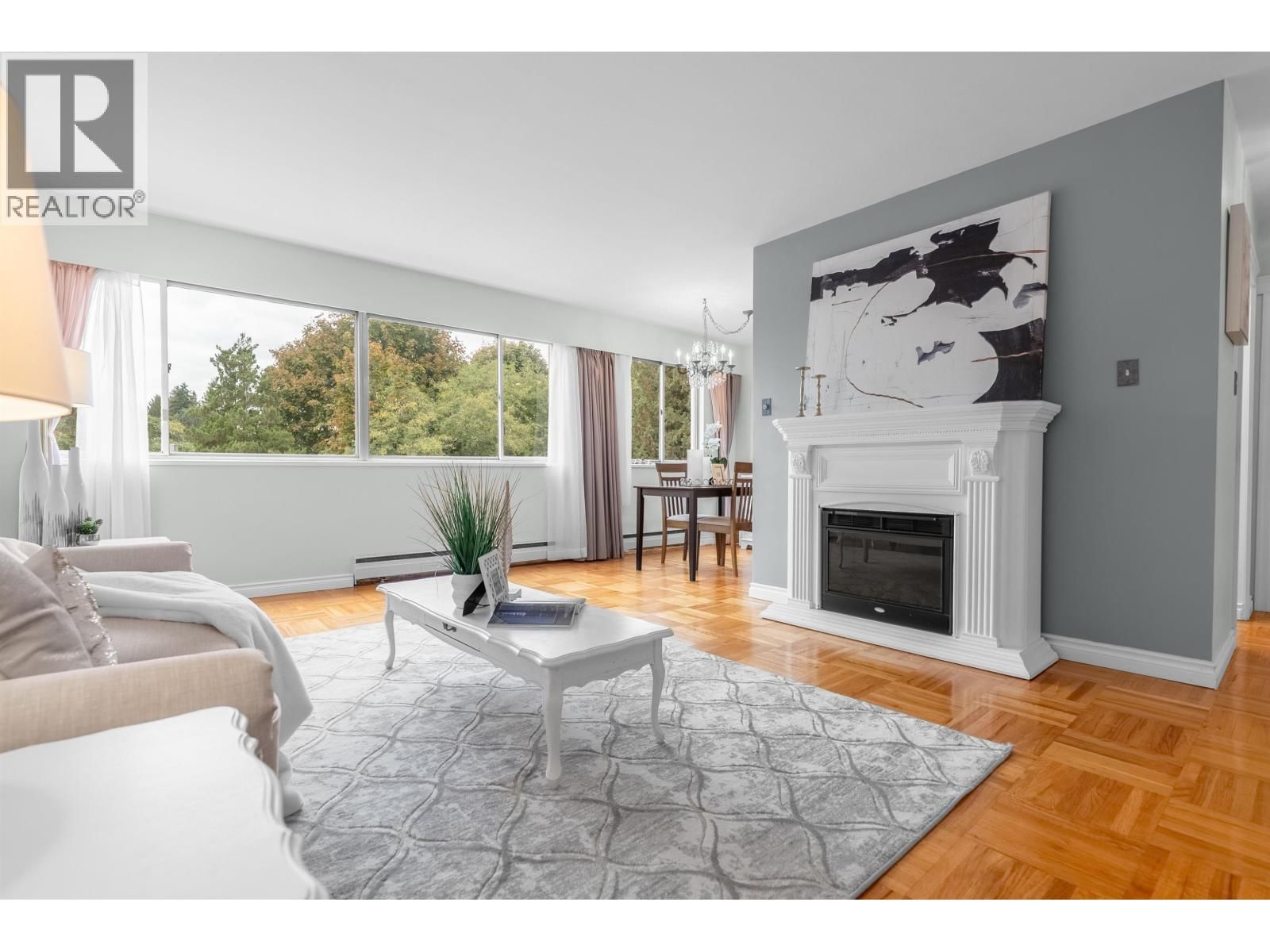 1750 ESQUIMALT Avenue, West Vancouver, British Columbia V7V 1R8