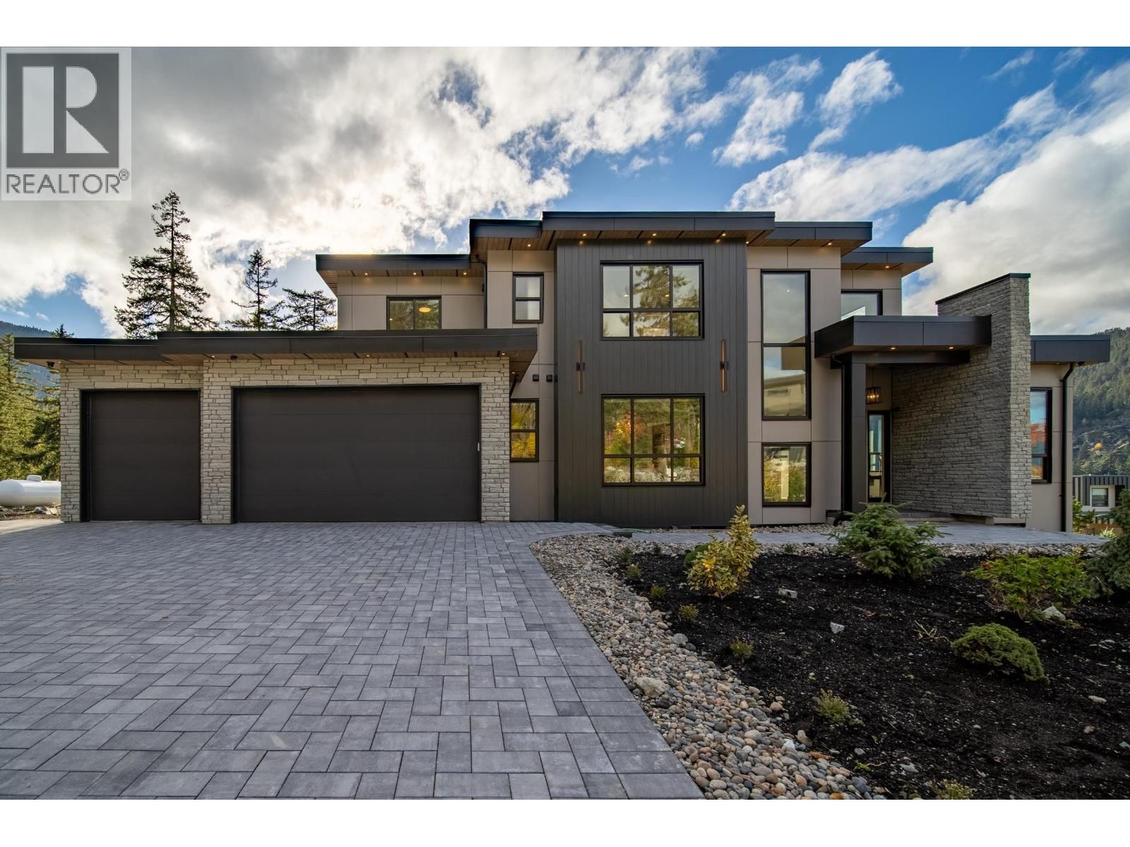 9289 STELLER'S Way property photo