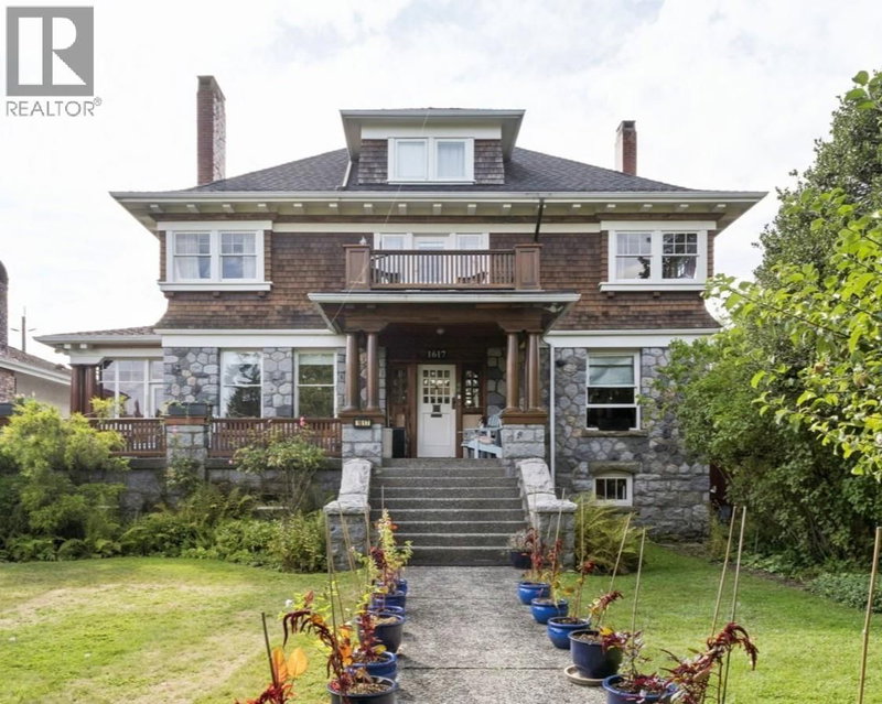 1617 GRAND Boulevard North Vancouver British Columbia, V7L 3Y2 - 5 Bedrooms Home For Sale