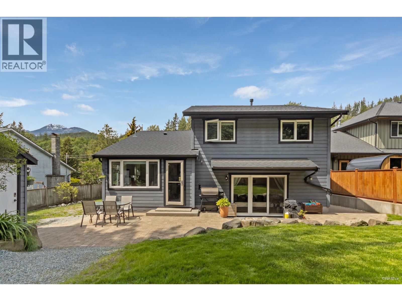 38582 WESTWAY Avenue, Squamish, British Columbia V8B 0L6