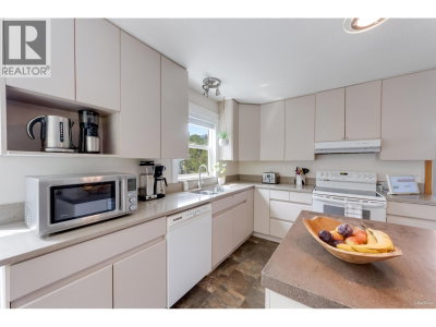 38582 WESTWAY Avenue | Squamish British Columbia | Slide Image Two