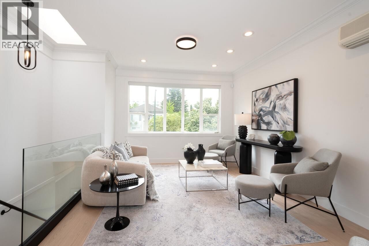 827 32ND Avenue, Vancouver, British Columbia V5V 2Y7