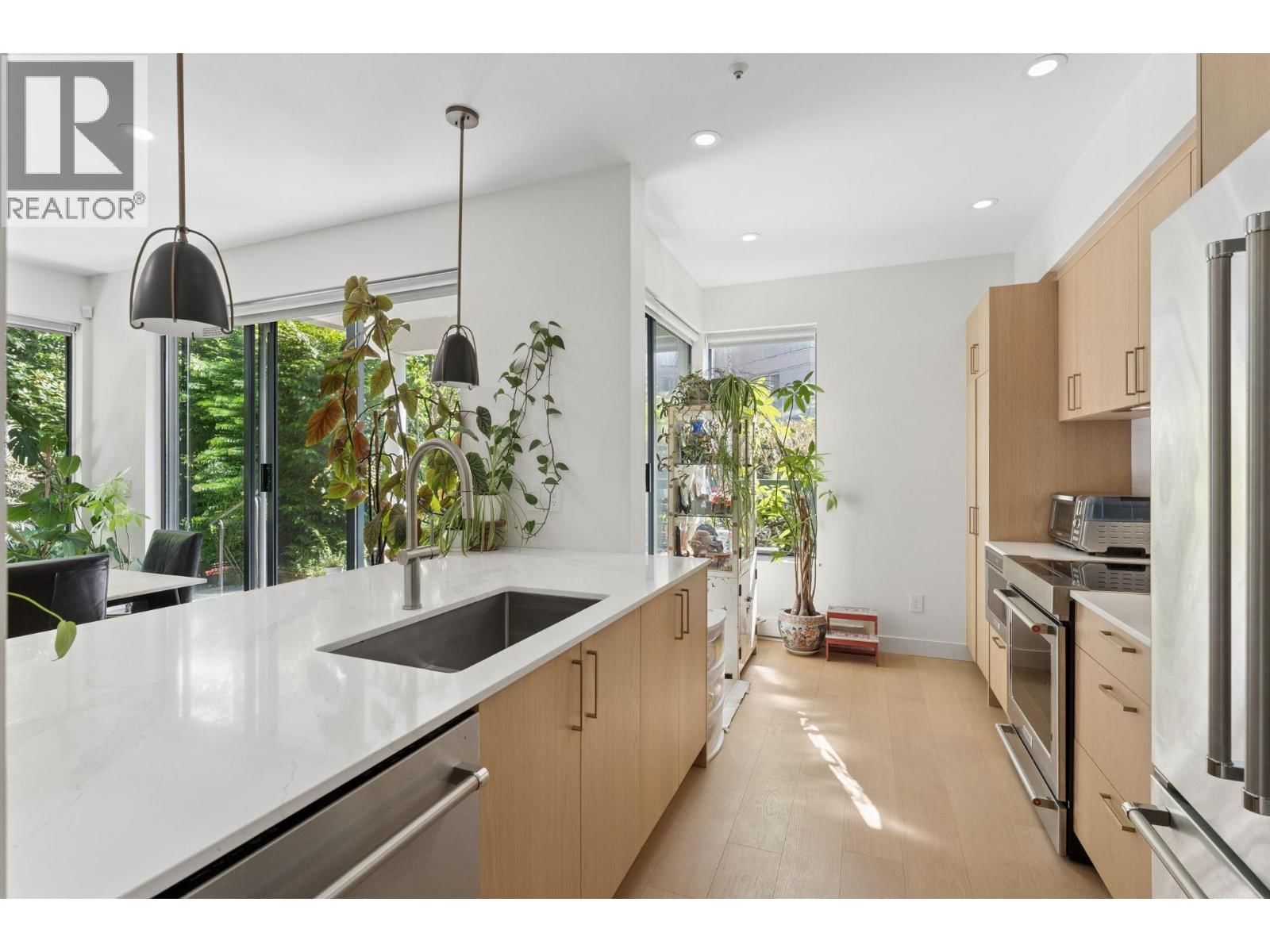 2242 MARINE Drive, West Vancouver, British Columbia V7V 1K4