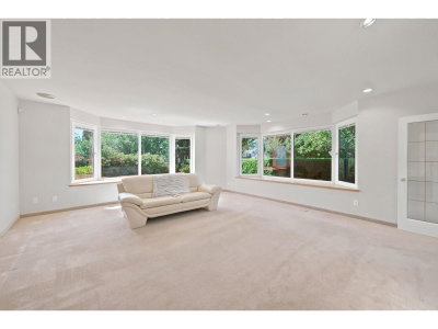 305 17TH Street | North Vancouver British Columbia | Slide Image Six