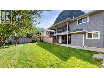 2015 BALSAM Way | Squamish British Columbia | Slide Image Twenty-two