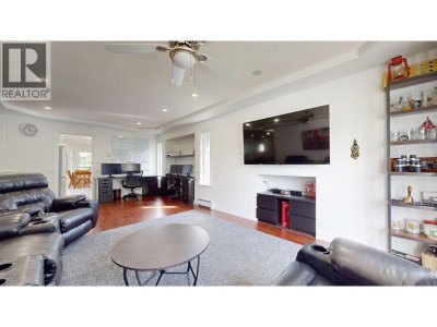 2015 BALSAM Way | Squamish British Columbia | Slide Image Five