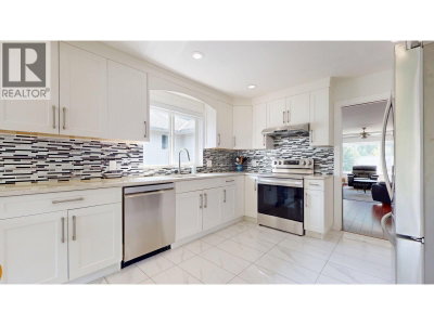 2015 BALSAM Way | Squamish British Columbia | Slide Image Seven