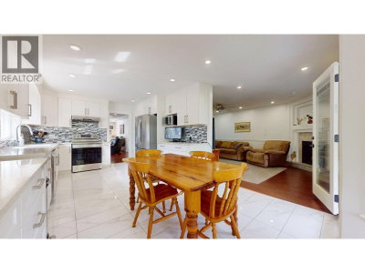 2015 BALSAM Way | Squamish British Columbia | Slide Image Nine