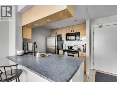 1033 MARINASIDE Crescent | Vancouver British Columbia | Slide Image Eight
