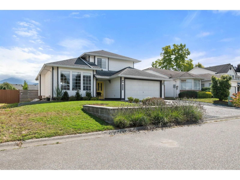 5892 GLENDALE Drive Chilliwack British Columbia, V2R 3A6 - 3 Bedrooms Home For Sale