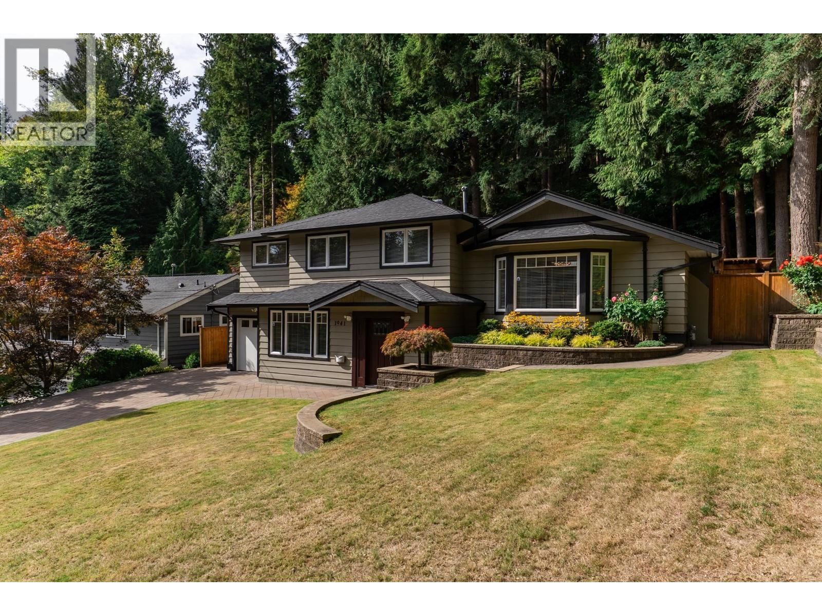 1941 ARBORLYNN Drive, North Vancouver, British Columbia V7J 2V7