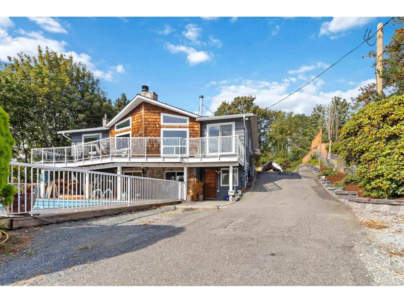 33017 14TH Avenue Mission British Columbia, V2V 2P3 - 4 Bedrooms Home For Sale