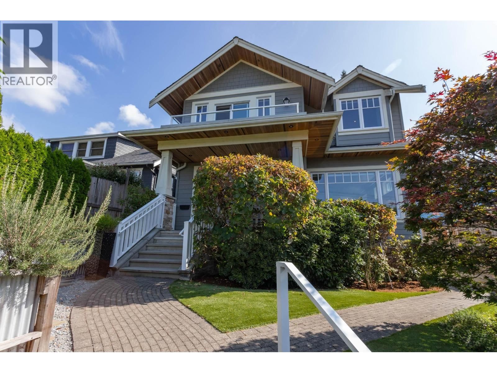 2228 MAHON Avenue, North Vancouver, British Columbia V7M 2T9