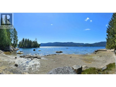 7545 ISLETS Place | Sechelt British Columbia | Slide Image Three