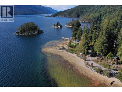 7545 ISLETS Place | Sechelt British Columbia | Slide Image Five
