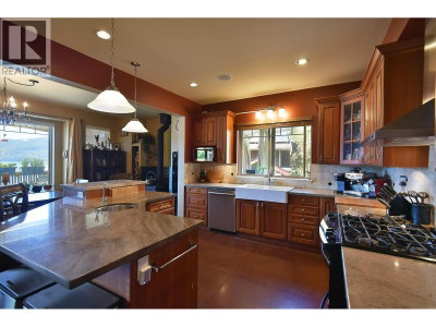 7545 ISLETS Place | Sechelt British Columbia | Slide Image Six