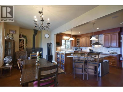 7545 ISLETS Place | Sechelt British Columbia | Slide Image Nine