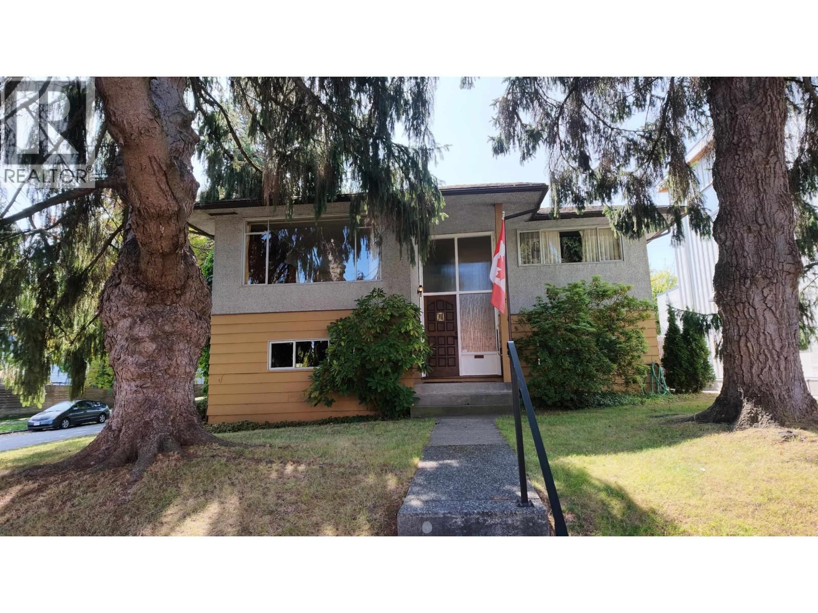 492 AUBREY Place, Vancouver, British Columbia V5V 2T6