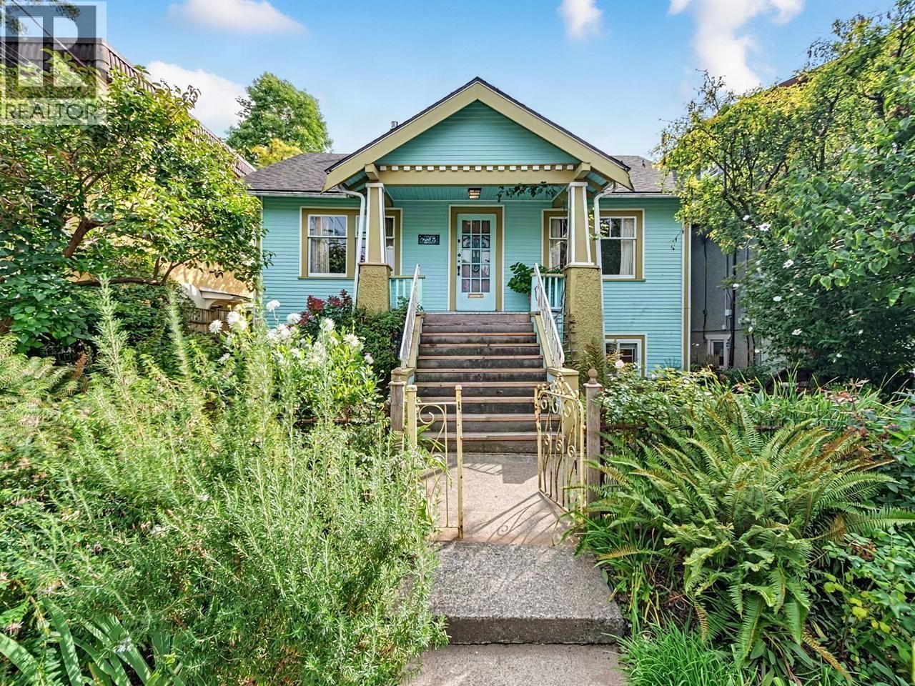 2076 TURNER Street, Vancouver, British Columbia V5L 2A3