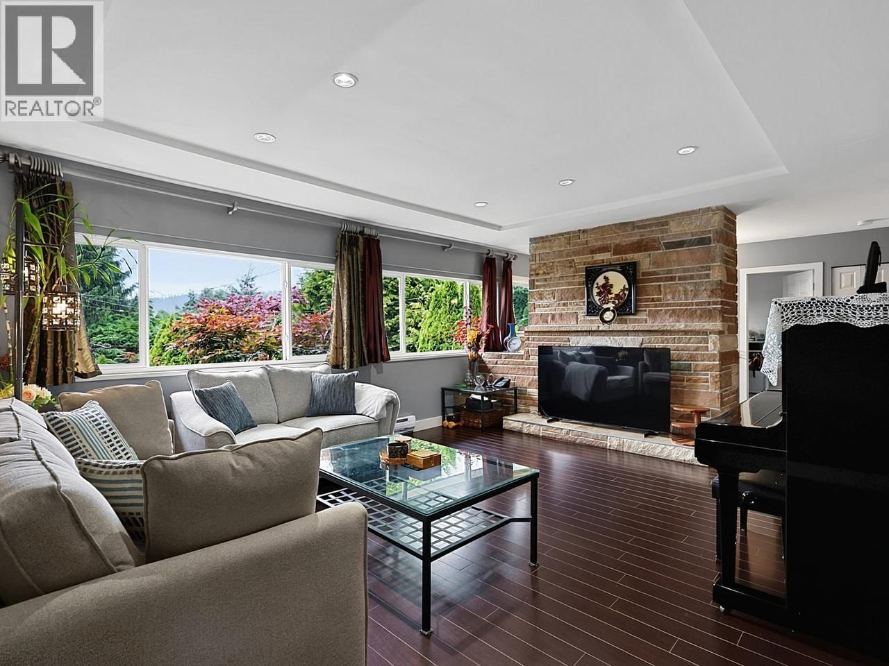 937 KINSAC Street, Coquitlam, British Columbia V3J 4T8