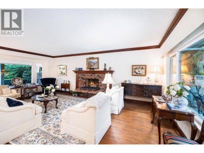 971 CANYON Boulevard | North Vancouver British Columbia | Slide Image Eight