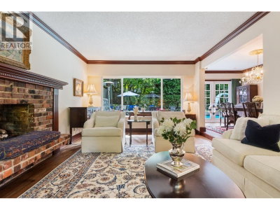 971 CANYON Boulevard | North Vancouver British Columbia | Slide Image Nine