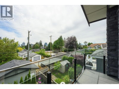 215 21ST Street | North Vancouver British Columbia | Slide Image Thirty-two