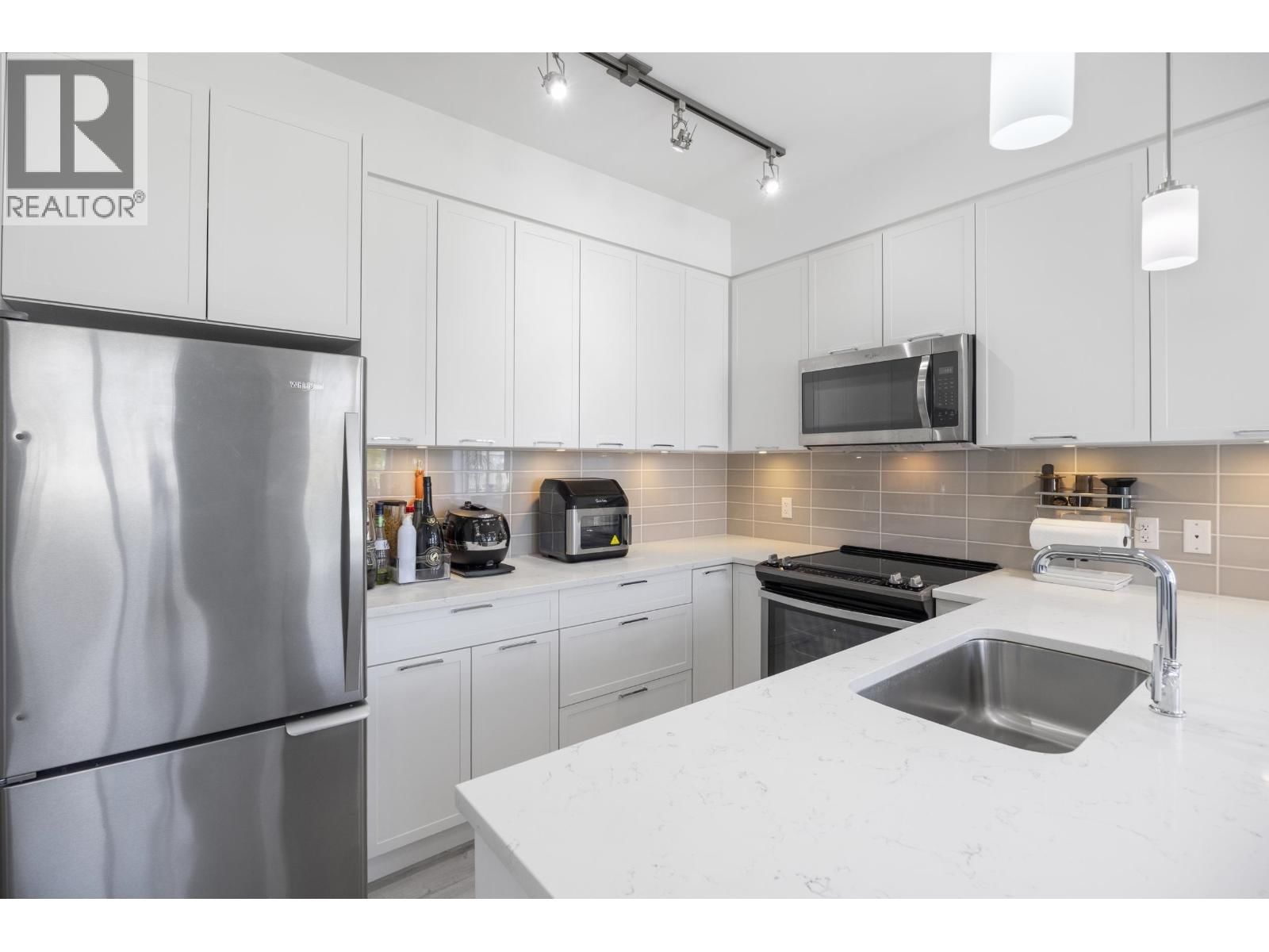 828 GAUTHIER Avenue, Coquitlam, British Columbia V3K 0E9