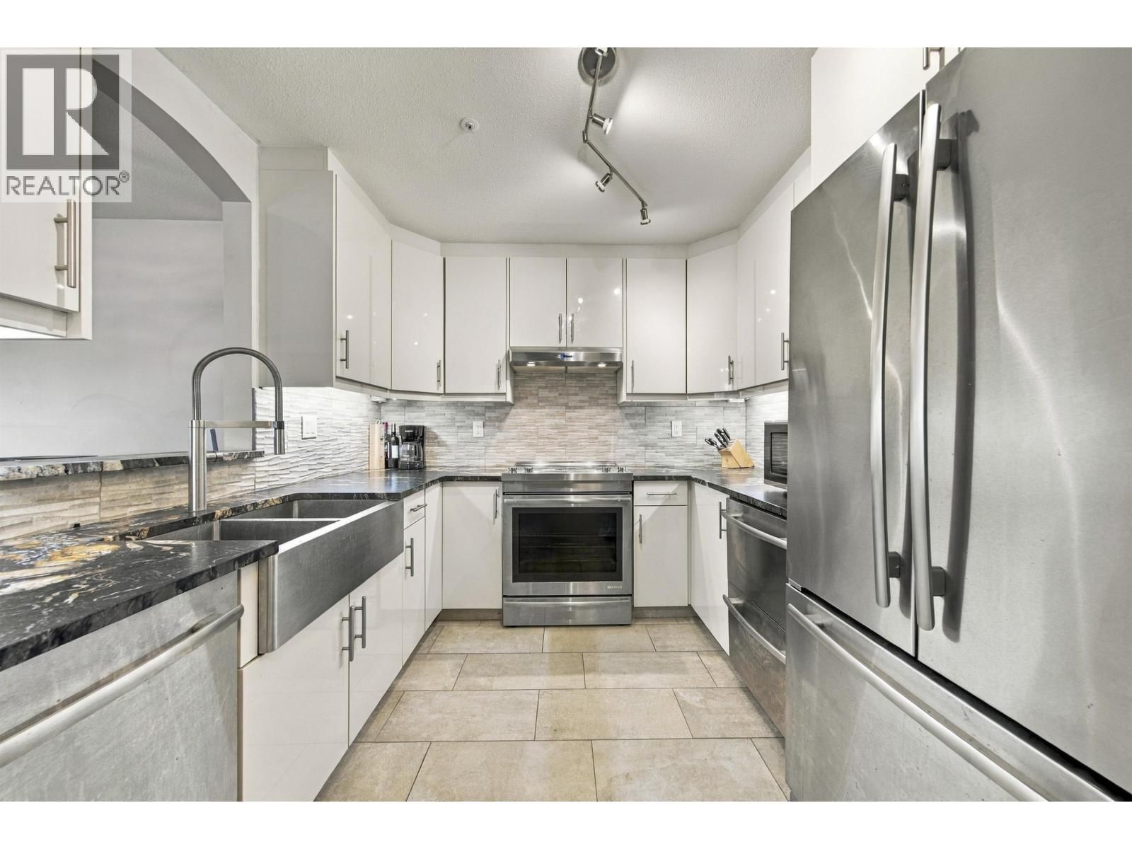 5835 HAMPTON PLACE, Vancouver, British Columbia V6T 2G2