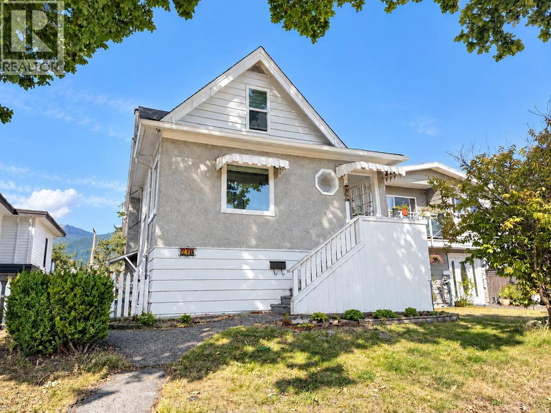 216 18TH Street North Vancouver British Columbia, V7L 2X6 - 5 Bedrooms Home For Sale